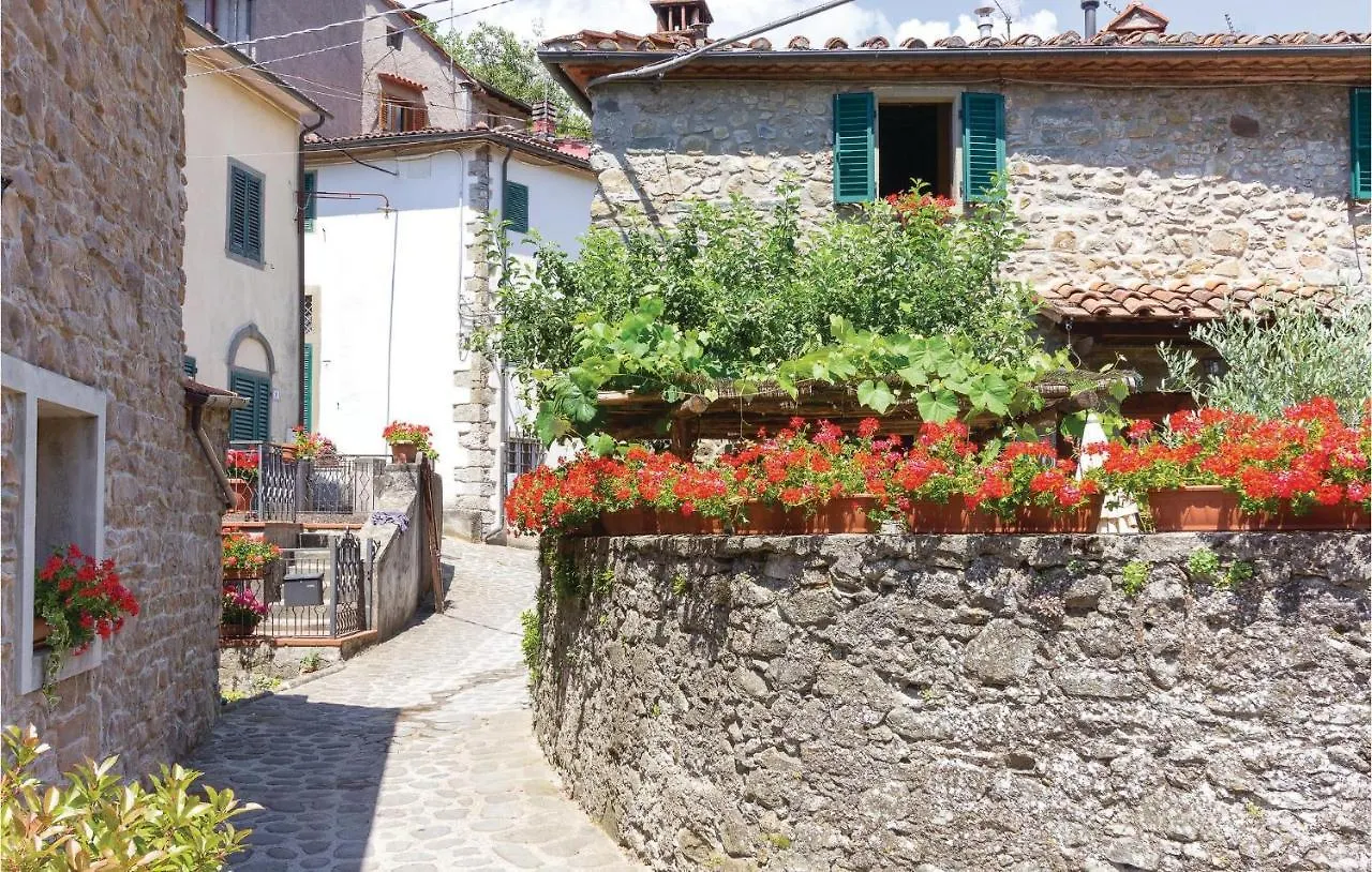 1 Bedroom Amazing Apartment In Bagni Di Lucca Lu Cocciglia 0*,